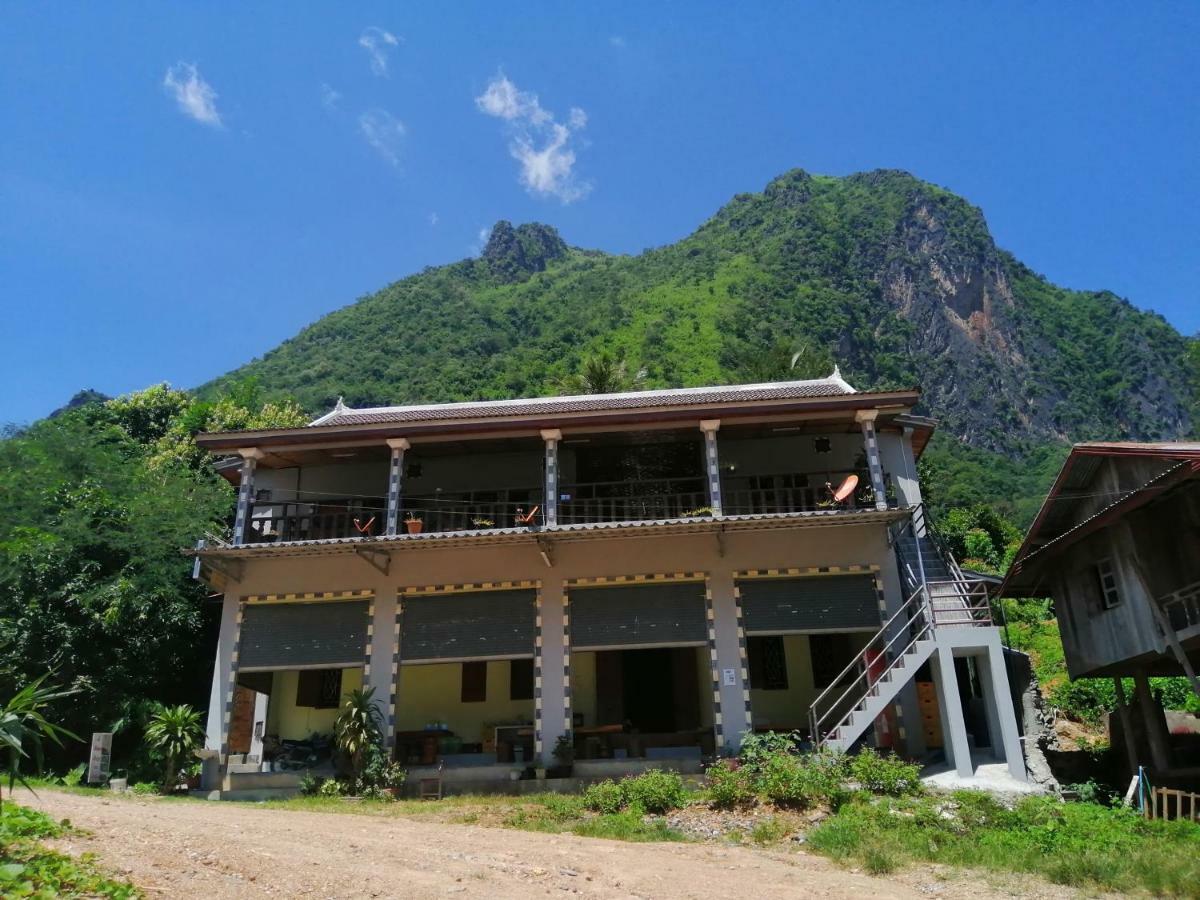 Arthith Guesthouse Nong Khiaw Bagian luar foto